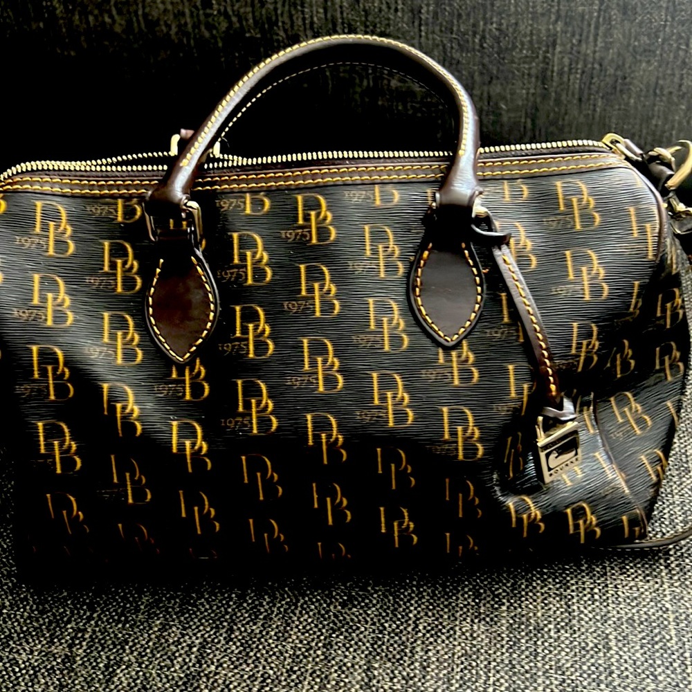 Dooney and bourke purse